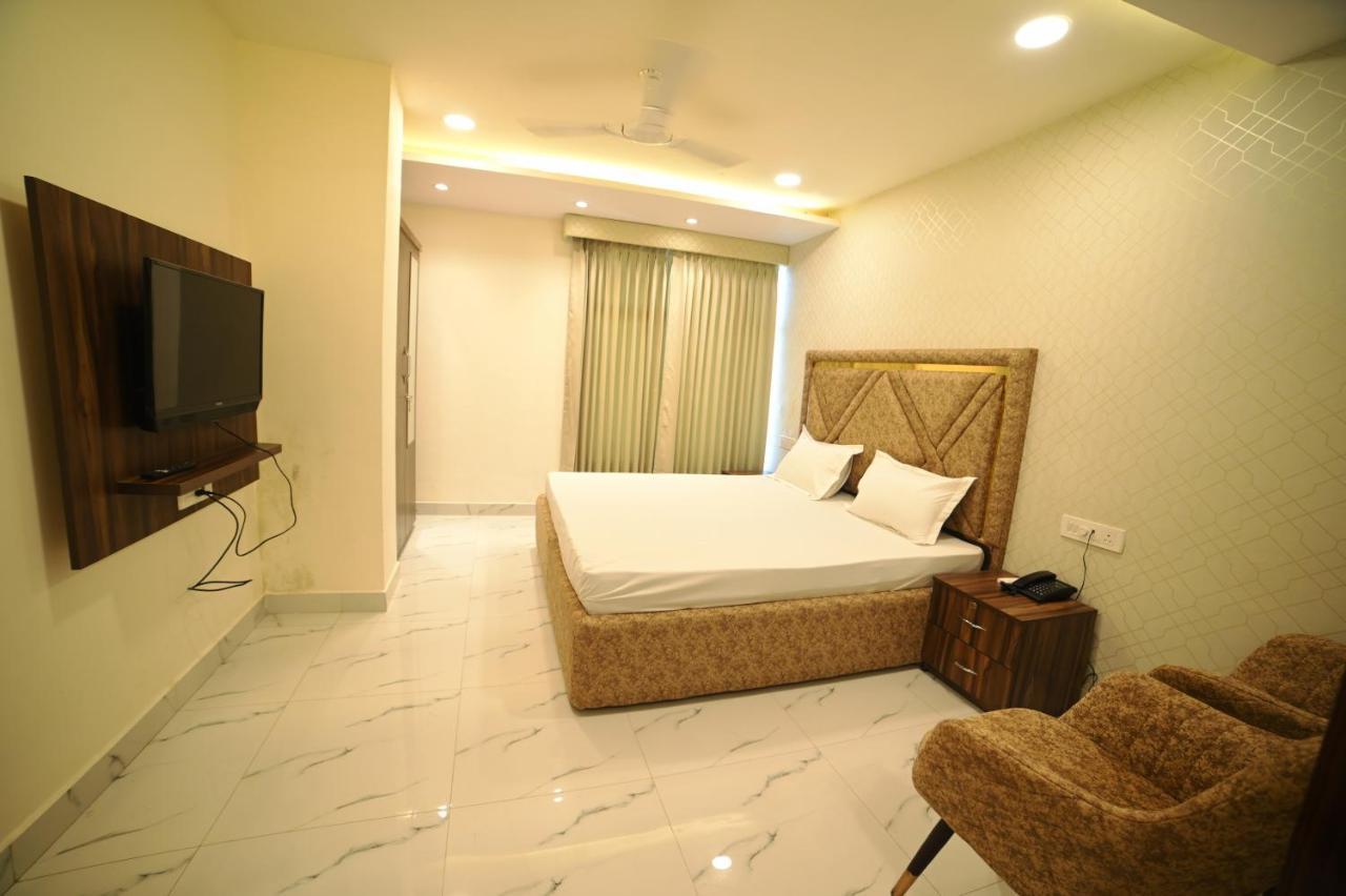 Ovel Hotel Ludhiana Ngoại thất bức ảnh